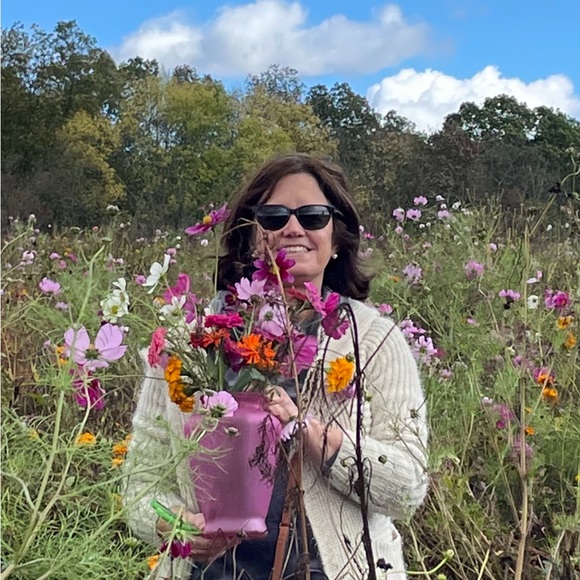 Meet your Posher, Susan - Picture 1 of 2